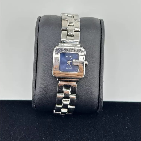 Authentic Gucci Women's Watch Swiss silver #37 new battery - Picture 1 of 4
